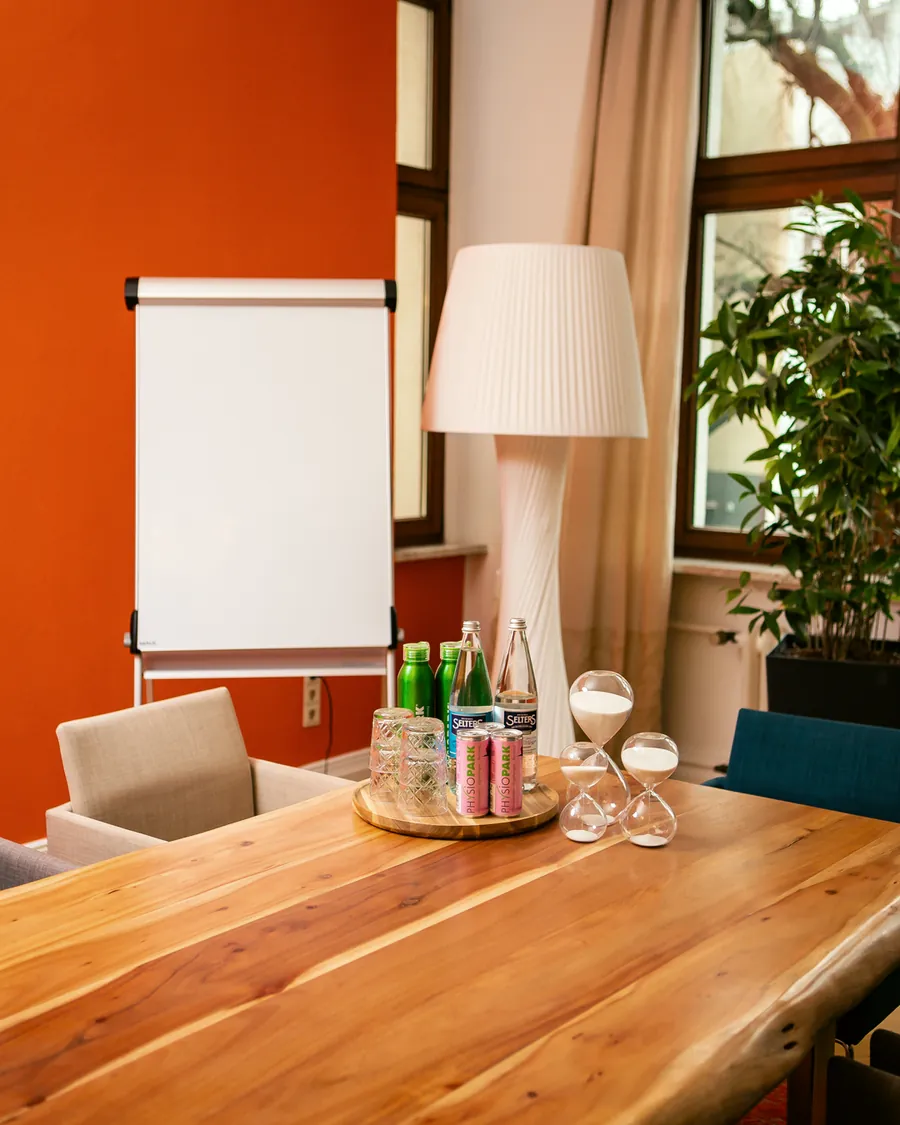 Seminarraum mit Flipchart